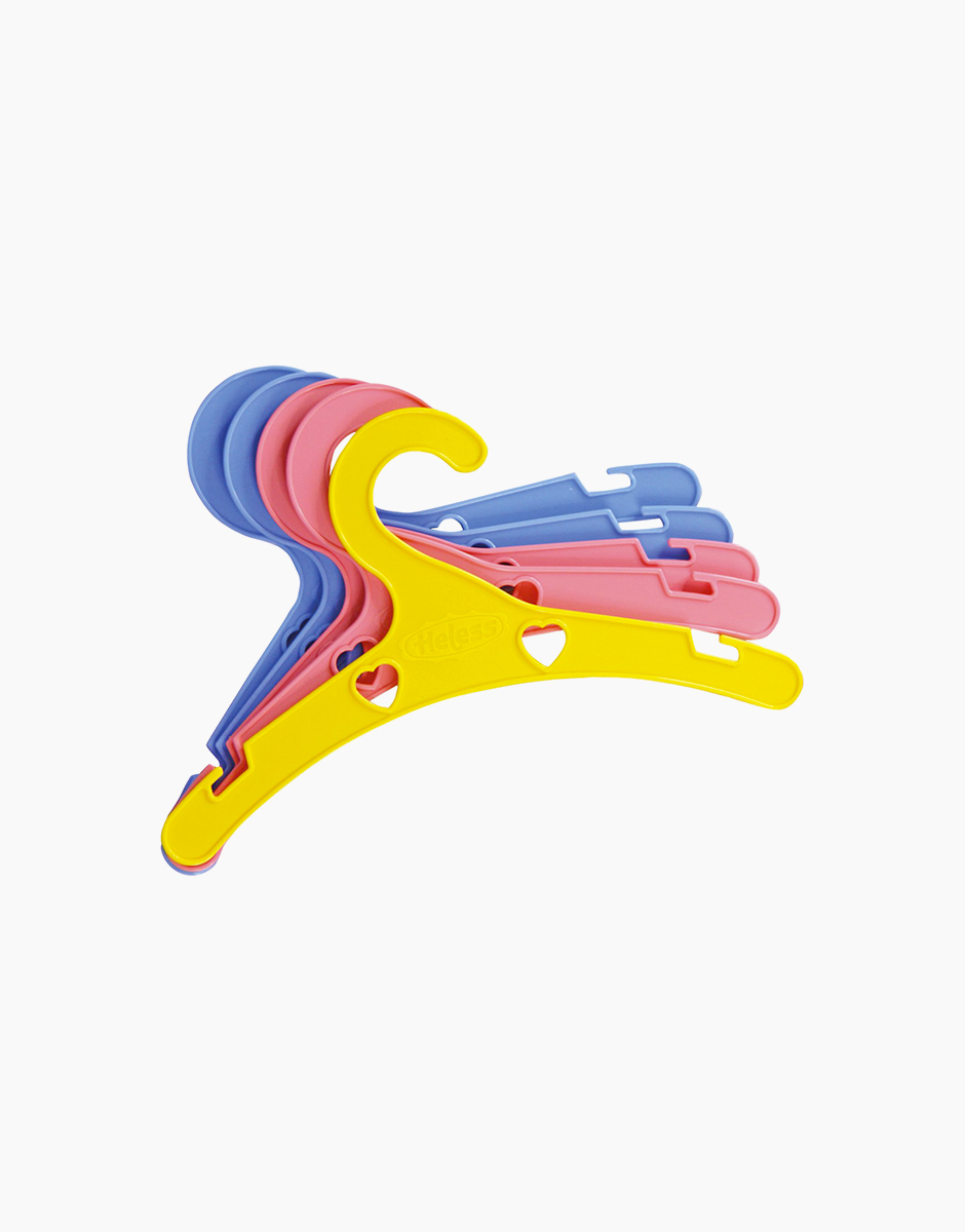 https://www.minikane.com/wp-content/uploads/2023/07/Collection-Minikane-poupee-gordis-lot-de-5-cintres-colores-en-plastique.jpg
