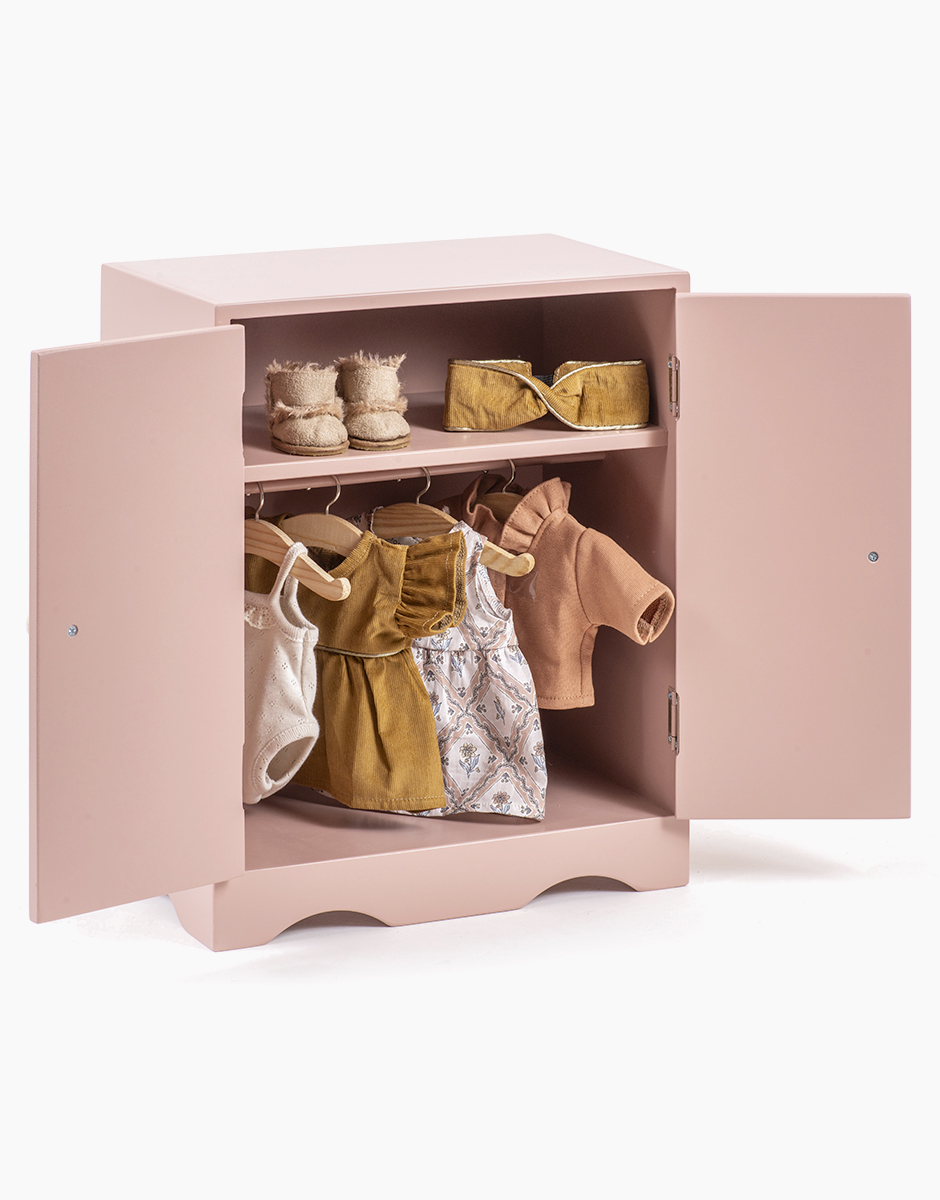 Armoire pour poupée Minikane en bois rose poudré et ses 3 cintres