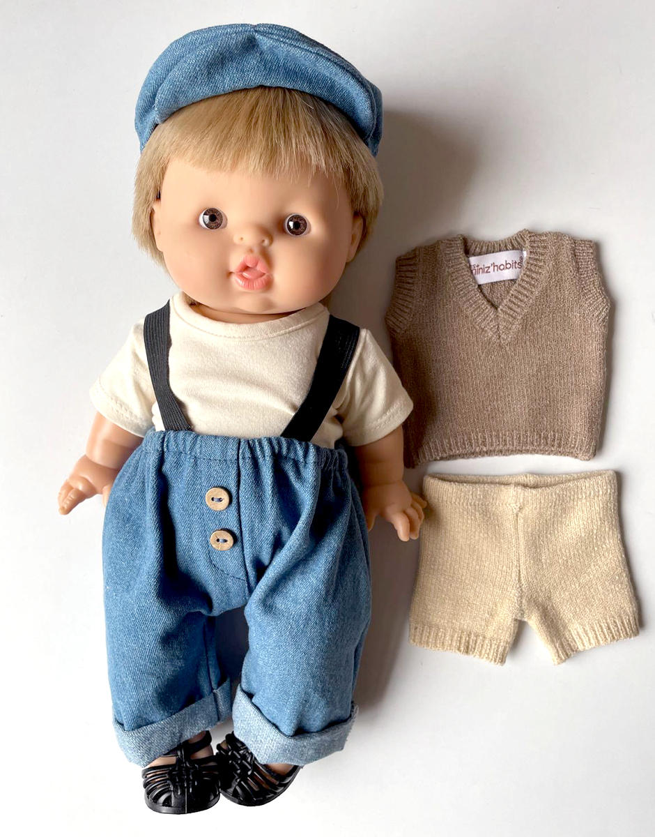 *Poupon Gordis 34cm Achille habillé dans son ensemble salopette en jean avec gilet et short en tricot