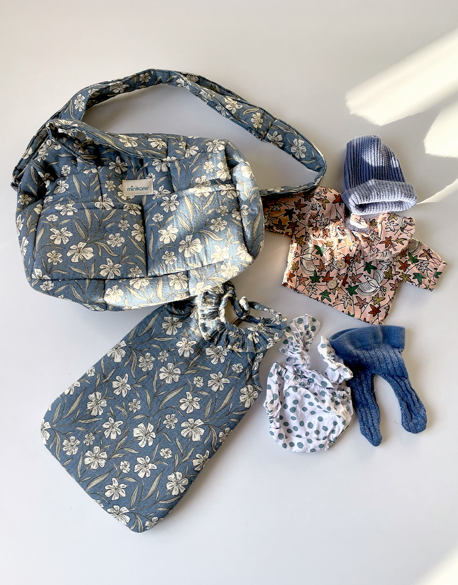 *Lot de vêtements et accessoires pour GORDIS avec sac à langer et turbulette en coton Fleurs de Vanille